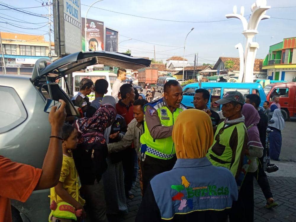 Sedekah Pohon Bidara, Cara Polisi Lamongan Ajarkan Peduli Sesama