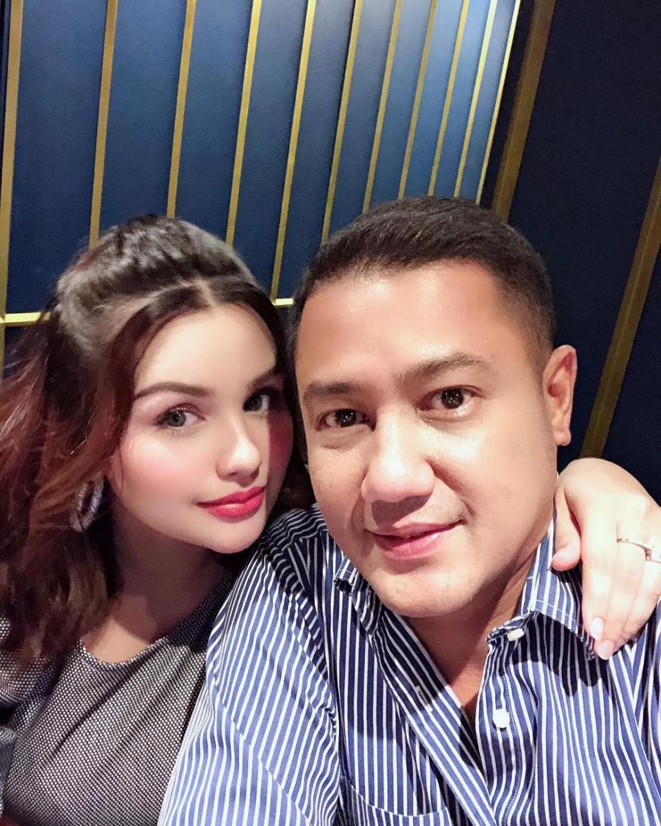 Dinikahi Duda, 10 Potret Nourah Sheivirah & Suami yang Mesra Abis