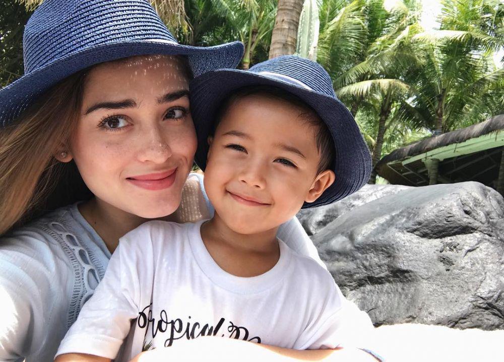 10 potret bradley adik yasmine wilblood yang disangka anaknya