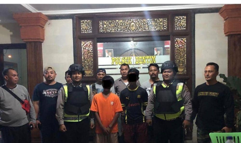 2 Remaja Rampas Uang Sesari yang Disembahyangkan di Pantai Padanggalak
