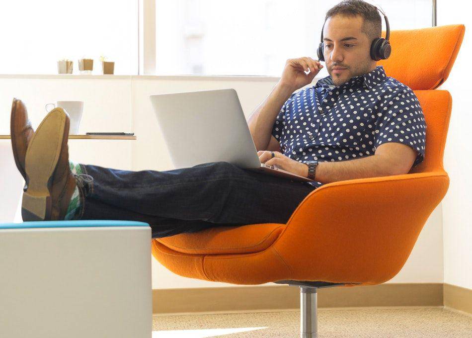 pexels.com/LinkedIn Sales Navigator