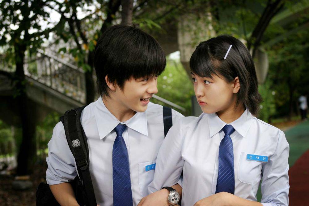 5 Hal Mengenai Cinta Pertama Ini Bikin Kita Nostalgia ke Masa SMA