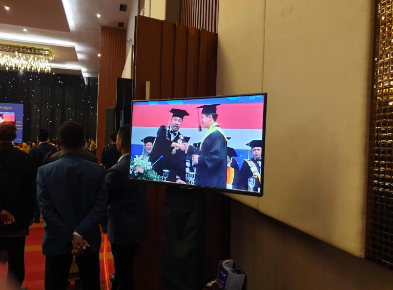 Kisah Haru Gunadi, Mahasiswa Berkebutuhan Khusus Peraih IPK 3,74