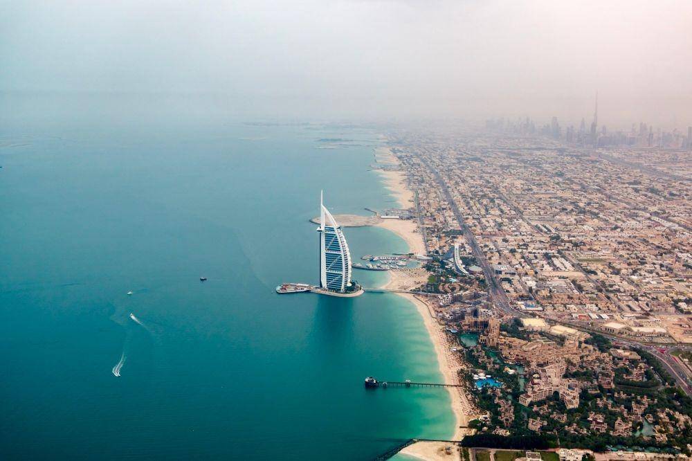 Dubai (unsplash.com/christophschulz)