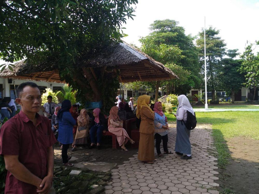 Selesai Ujian Nasional, Siswa SMAN 13 Langsung Dijemput Orangtua