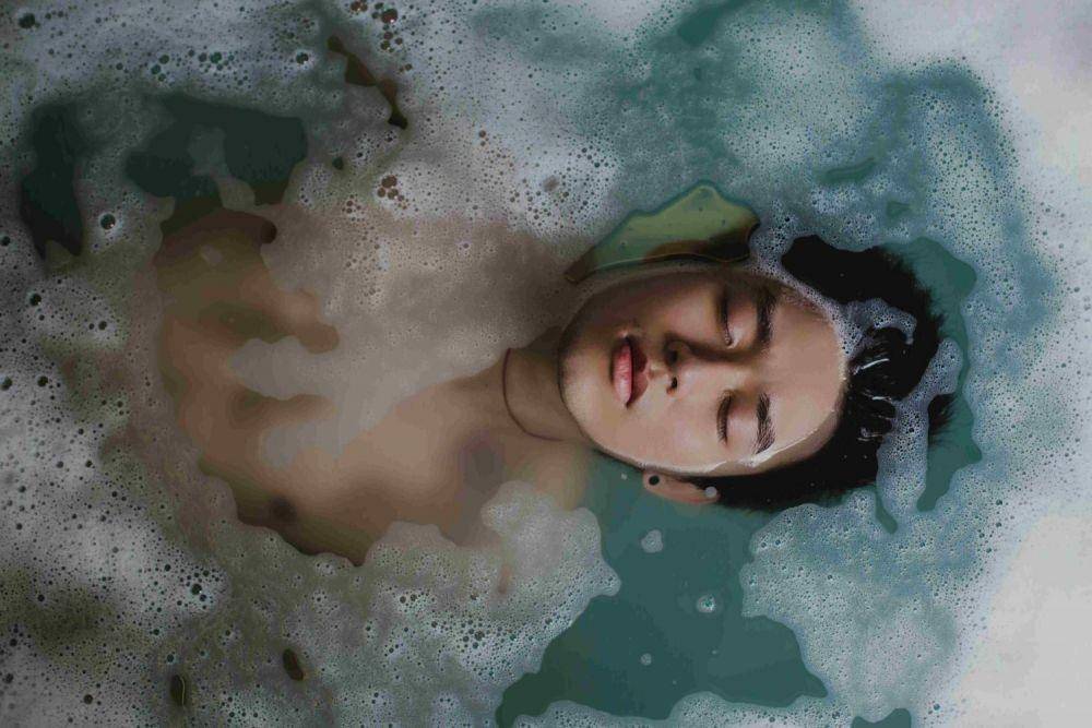 ilustrasi mandi (luciddreamsociety.com)