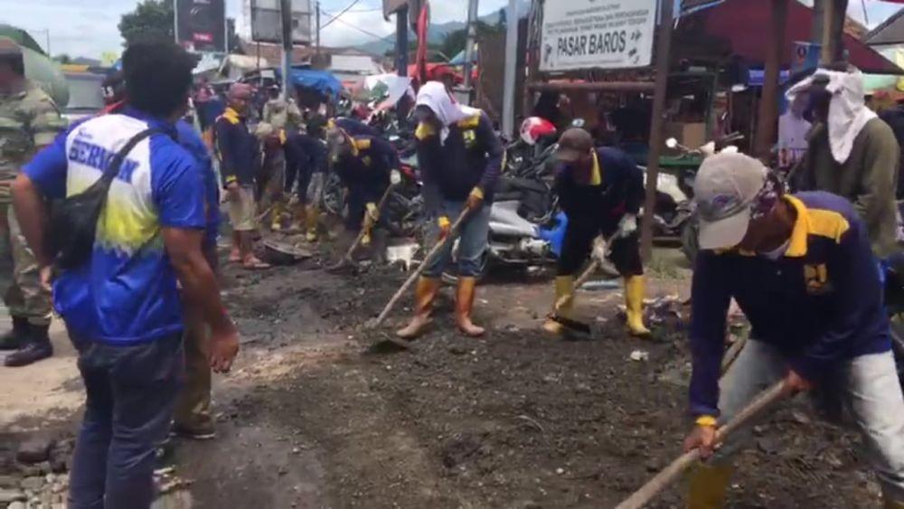 Kurangi Macet Gubernur Kerahkan Dinas PUPR Bersihkan Pasar Baros