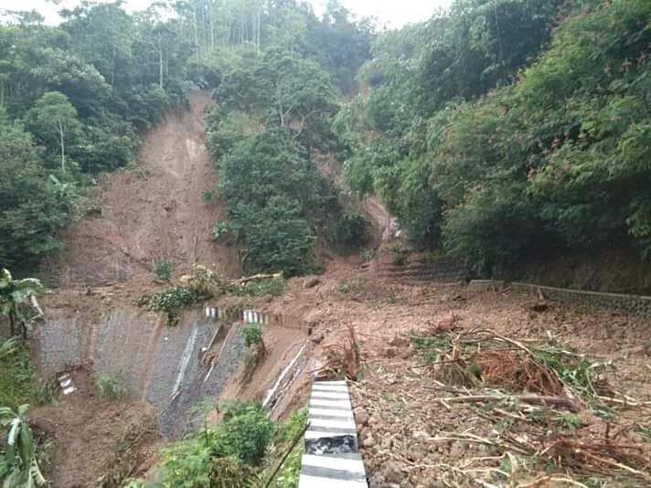 Tebing Cipadung Longsor, Jalur Majalengka-Kuningan Lumpuh Total