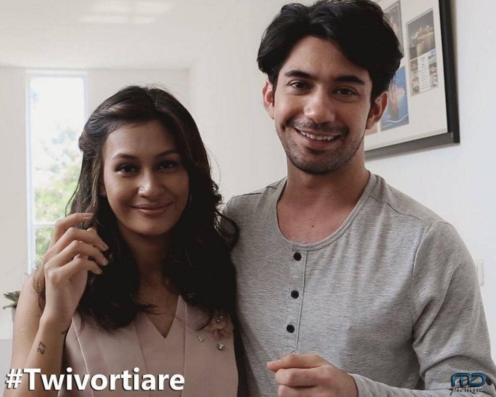 Serasi, 10 Potret Mesra Reza Rahadian & Raihaanun di Film Twivortiare