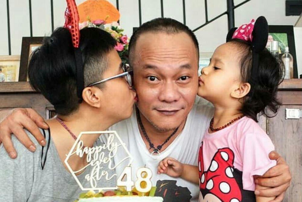 10 Potret Bahagia Iwa K yang Menikah Lagi & Punya Anak Perempuan Lucu
