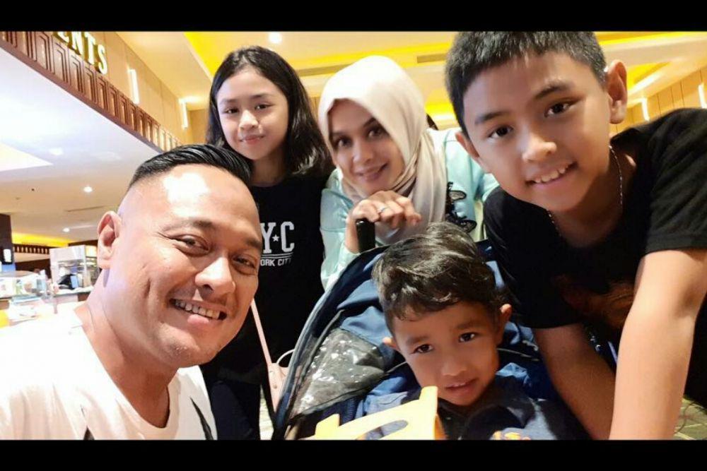 Punya keluarga harmonis, 10 potret bemby pemeran norman di cinta