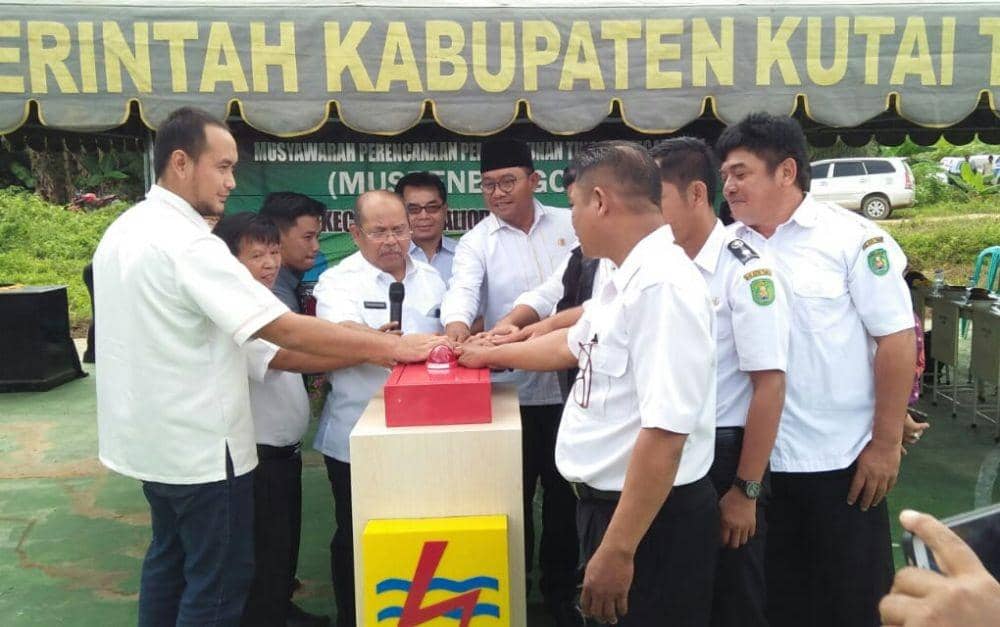 Ismunandar Targetkan Penyaluran Listrik 100 Persen di 2020
