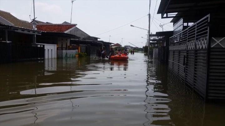 Banjir di Indramayu Semakin Parah, 2.500 Rumah Warga Terendam