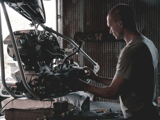3 Cara Menyetel Karburator Motor dengan Mudah, Biar Langsam dan Irit