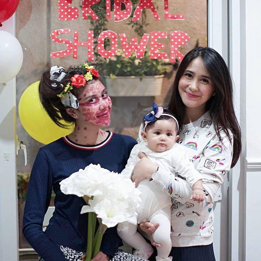 Instagram.com/ryana_dea/