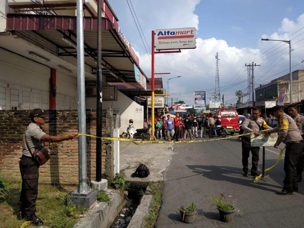 [BREAKING] Warga Temukan Tas Diduga Berisi Bom, Polisi Turun ke Lokasi