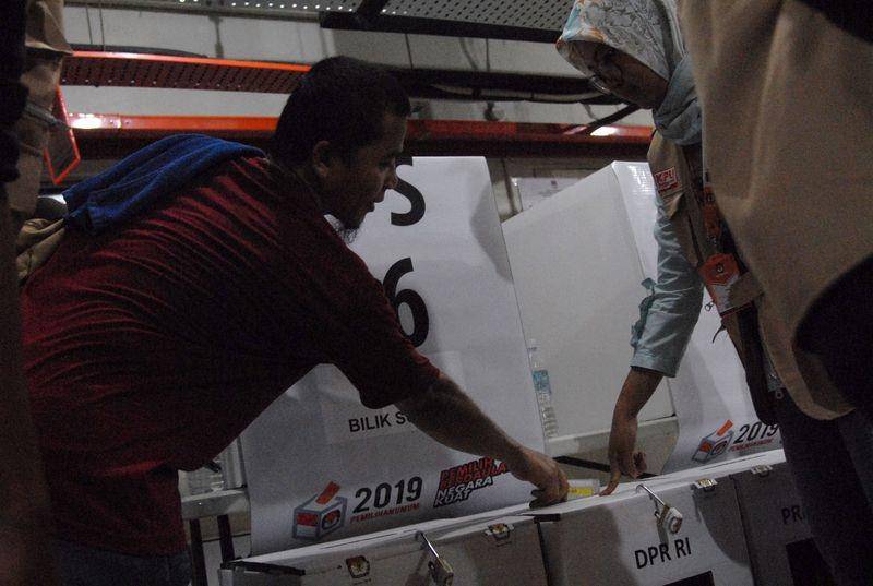 (WNI sedang menggunakan hak suaranya di KBRI Kuala Lumpur) ANTARA FOTO/Rafiuddin Abdul