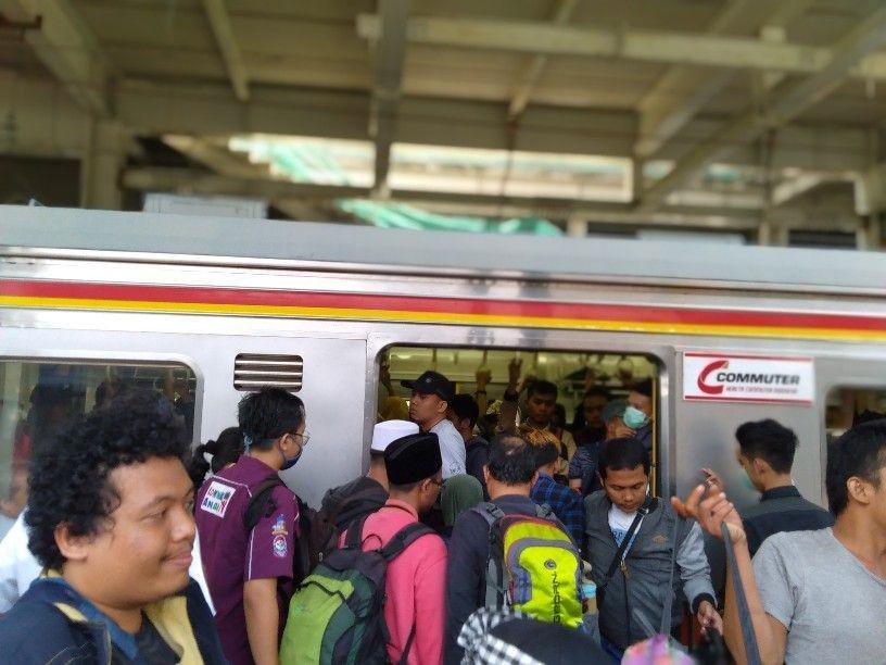 KRL Kembali Beroperasi Normal Usai Pelantikan Jokowi-Ma'ruf