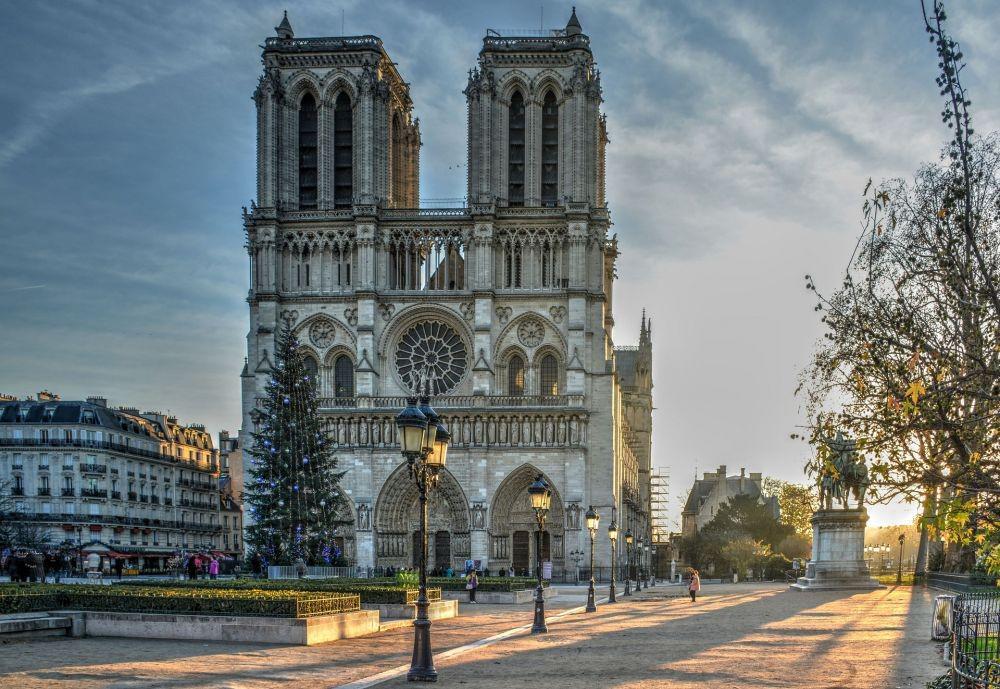 5 Fakta Notre Dame Paris yang Terbakar