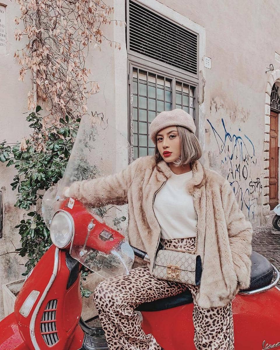 instagram.com/awkarin