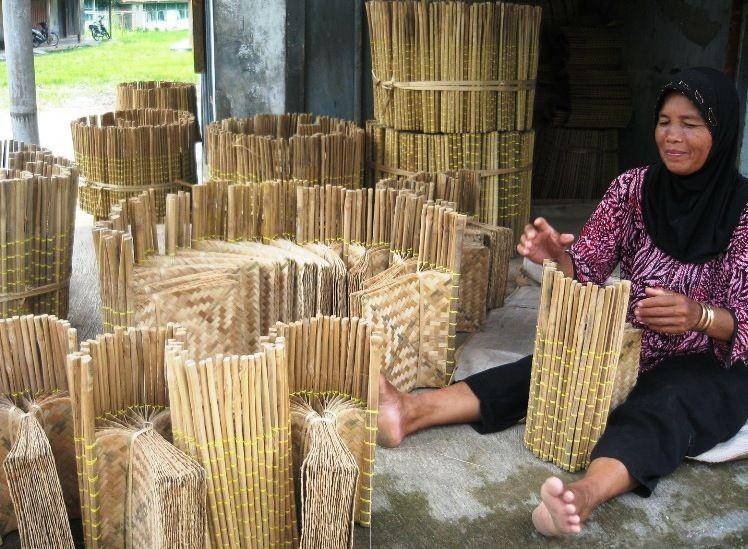 Ilustrasi kerajinan bambu (IDN Times/Andra Adyatama)