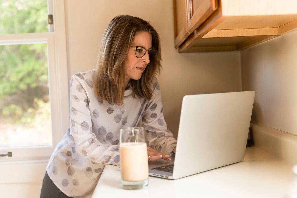 pexels.com/LinkedIn Sales Navigator