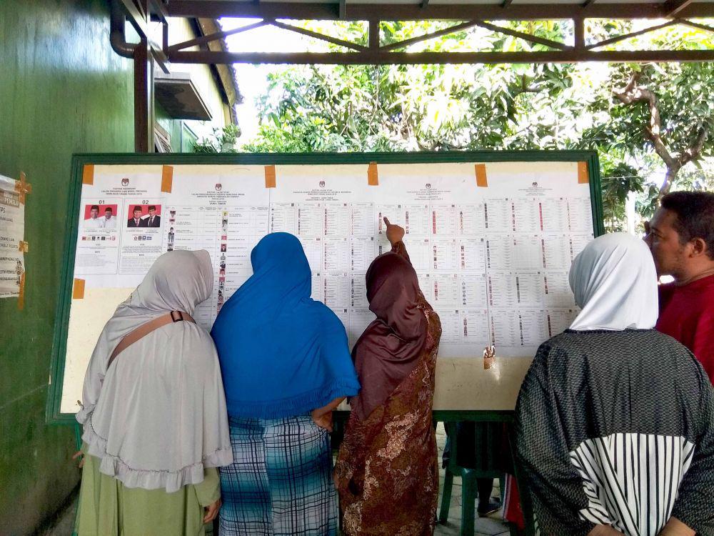 Antusias, Warga Desa Pagerwojo Sidoarjo Padati TPS 01 Sejak Pagi
