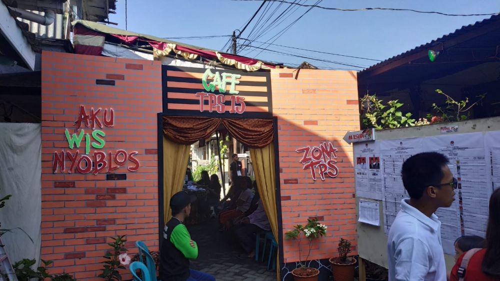 Usung Tema Cafe, TPS 15 Tulusrejo Malang Berhasil Pikat Pemilih