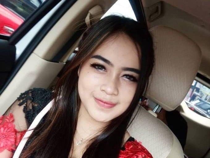 10 Potret Terbaru Pedangdut Xena Xenita yang Cetar Abis!