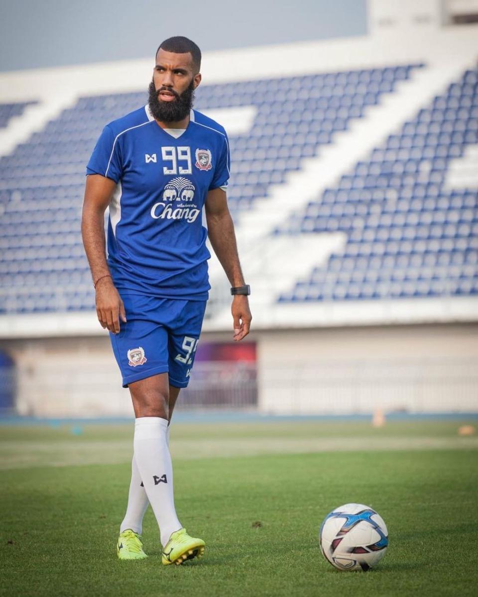 Di Transfermarkt, Sylvano Comvalius Sudah Jadi Milik Arema FC