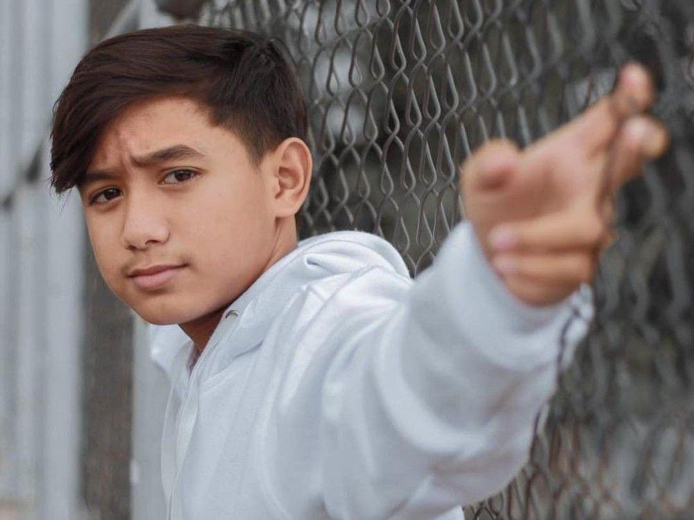 9 Potret Terbaru Bowo Alpenliebe, Masih Main TikTok Gak Ya?
