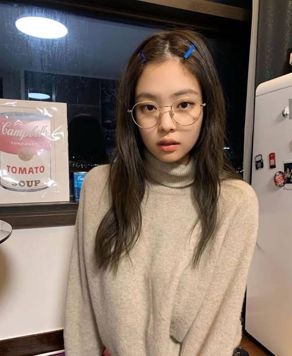 instagram.com/@jennierubyjane