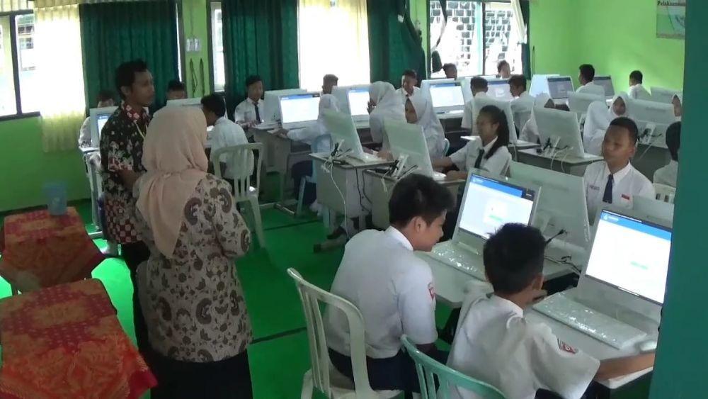 Pantau Proses UNBK, Komisi D DPRD Kota Malang Lakukan Sidak
