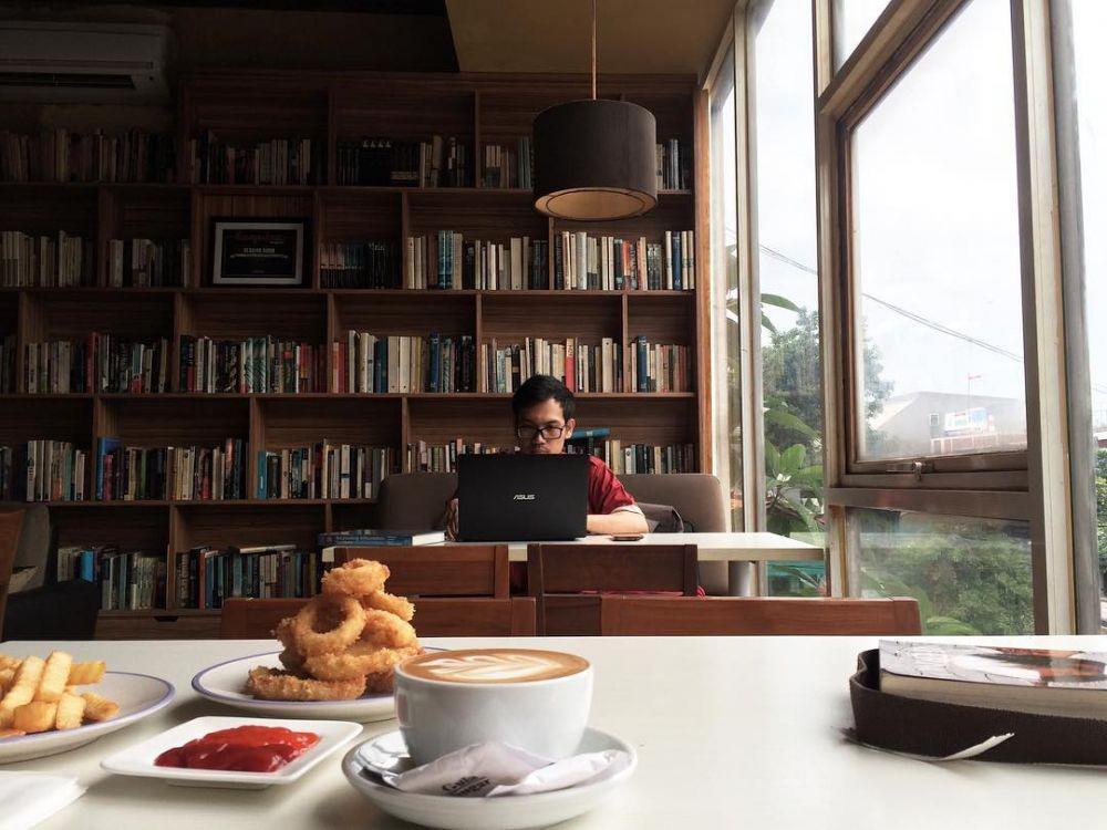 7 Kafe Bernuansa Perpustakaan di Jakarta, Nongkrong Jadi Lebih Asyik