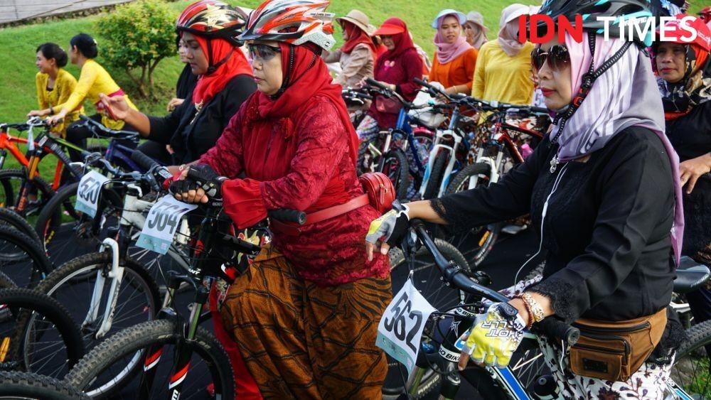 Women Cycling Challenge, Ketika Perempuan Berkebaya Naik Sepeda Ontel