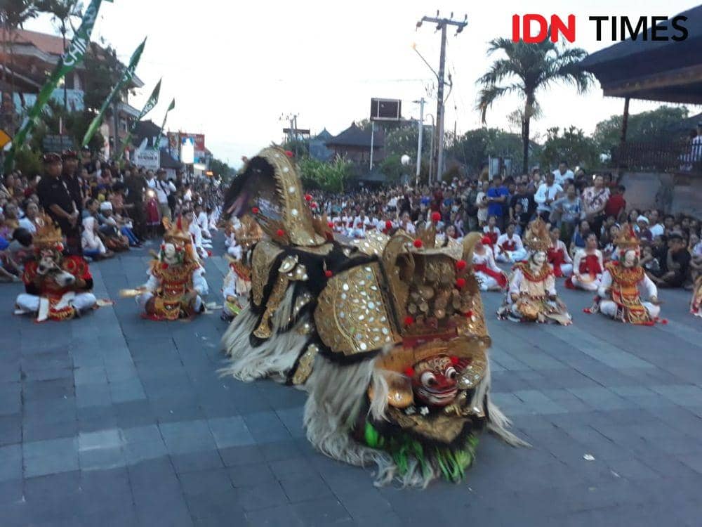 Mistik, 2019 Orang Menarikan Telek di Klungkung Menjelang Maghrib