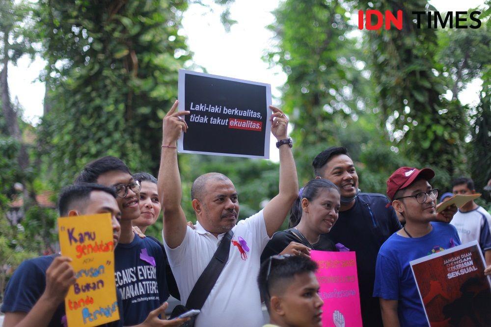 Aksi Seru Women's March di Taman Bungkul, Ini yang Mereka Serukan