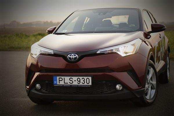 5 Mobil Toyota Berteknologi  Hybrid yang Bisa Kamu Pilih