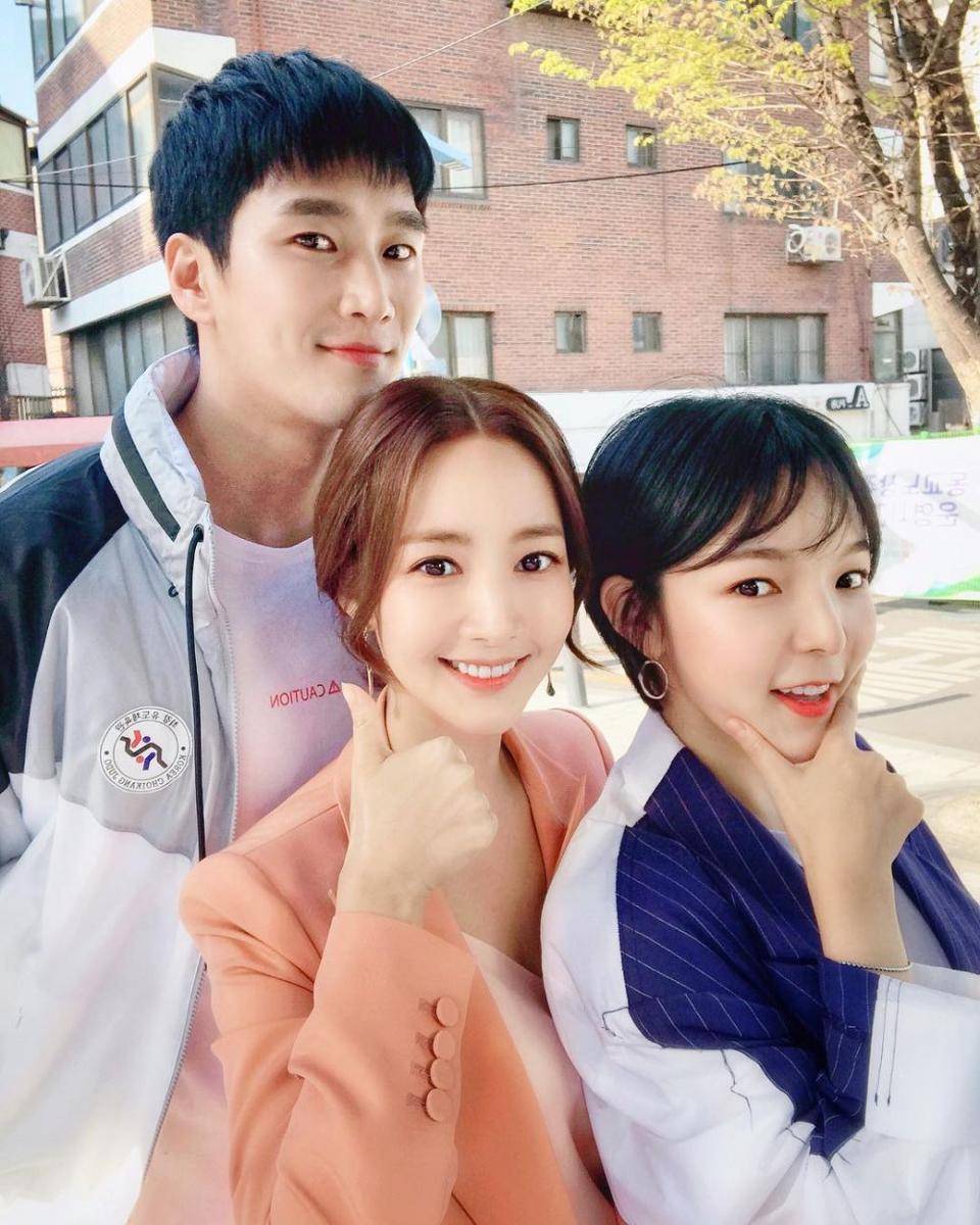 instagram.com/bohyunahn