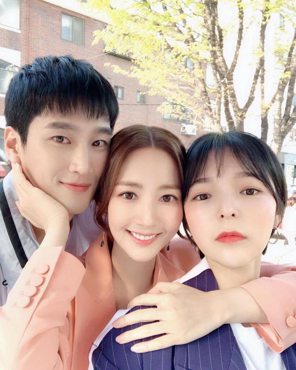 instagram.com/bohyunahn