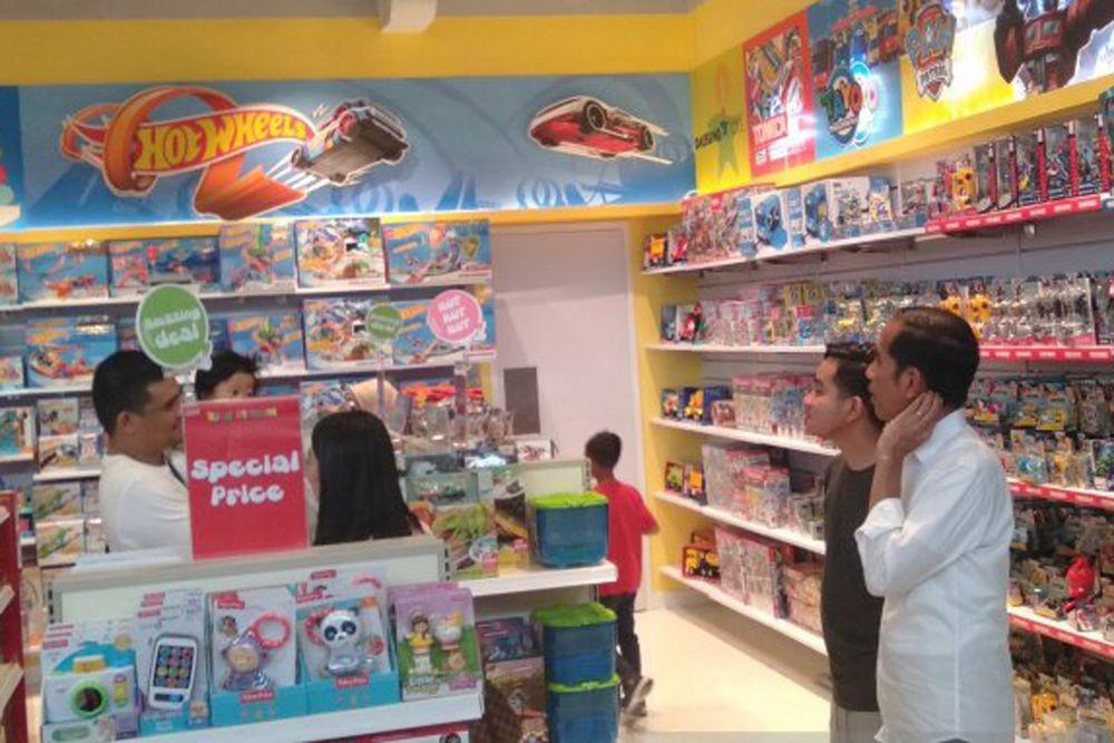 Habis Rp 3 Juta, Ibu Iriana Beli Mainan untuk Dua Cucunya