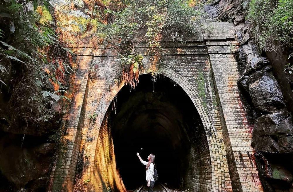10 Tempat Terbengkalai yang Kini Jadi Spot Wisata Reruntuhan Eksotis