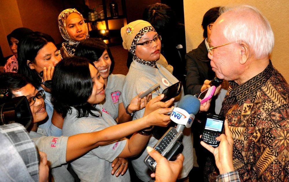 Sentuhan Perempuan di Berita Politik