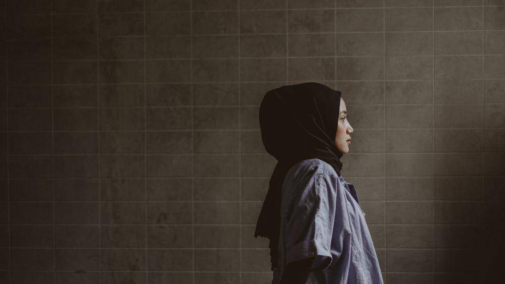 Ilustrasi perempuan sedang merengung (unsplash/ayahya09)