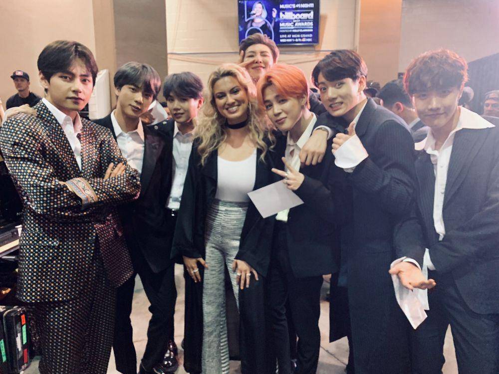 twitter.com/BTS_twt