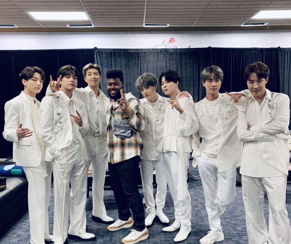 twitter.com/BTS_twt
