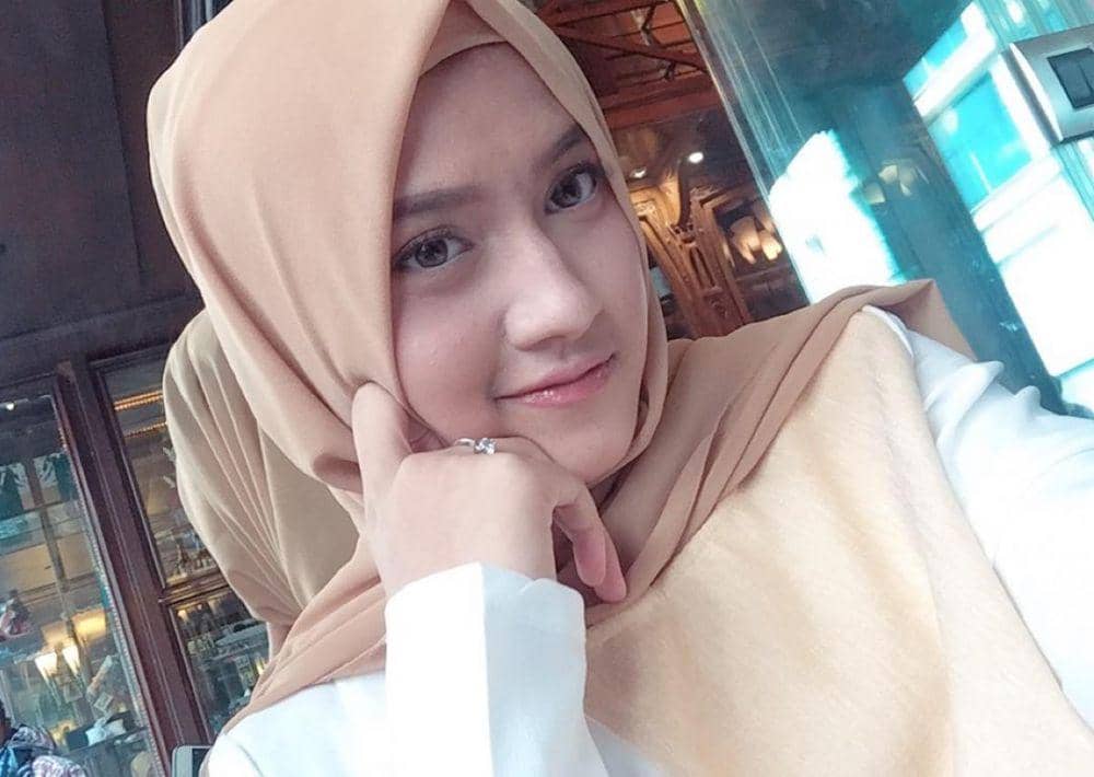 10 Potret Silvia Anggraini, Pemeran Aliya di 'Para Pencari Tuhan'