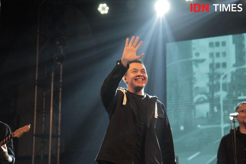 Chord Kunci Gitar Tulus - Hati-hati di Jalan, Lirik Lagu Bikin Baper!