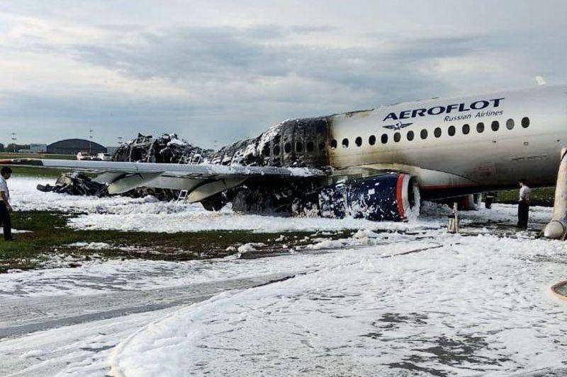 (Jet sukhoi Aeroflot yang terbakar) ANTARA FOTO/City News "Moskva"