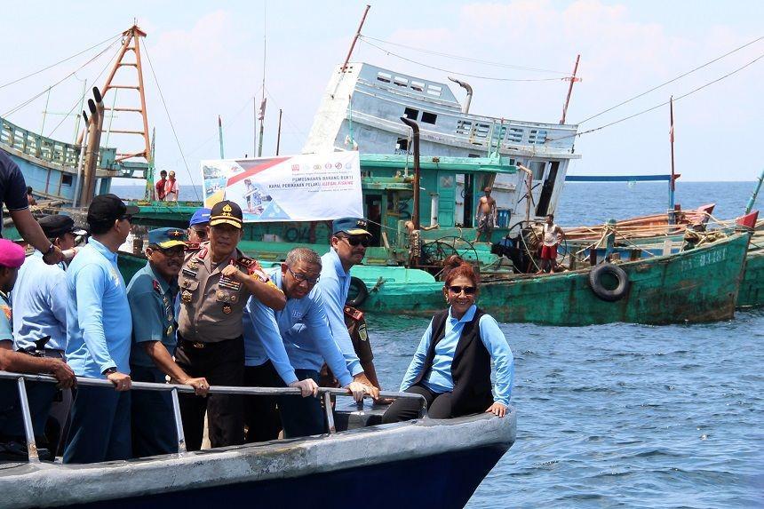 Begini Galaknya Menteri Susi Saat Tenggelamkan 13 Kapal Vietnam